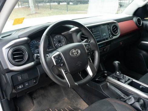 Used 2021 Toyota Tacoma SR5 RWD image 18