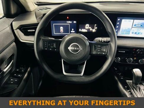 Used 2025 Nissan Kicks SV FWD image 5