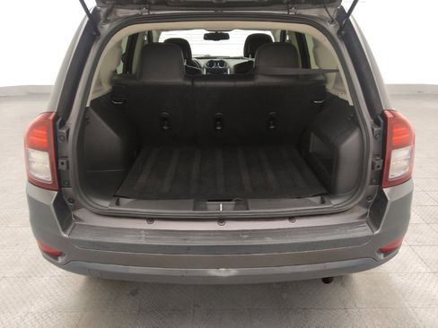 Used 2016 Jeep Compass Latitude image 29