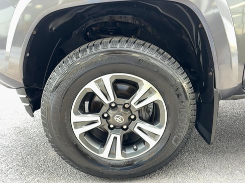 Used 2018 Toyota Tacoma TRD Sport AWD/4WD image 25