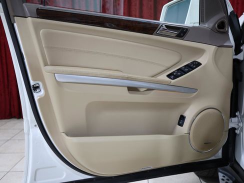 Used 2011 Mercedes-Benz GL 550 4MATIC image 11