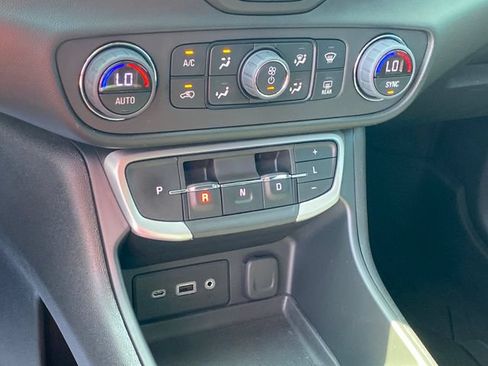 Used 2022 GMC Terrain SLE w/ Driver Convenience Package FWD image 12