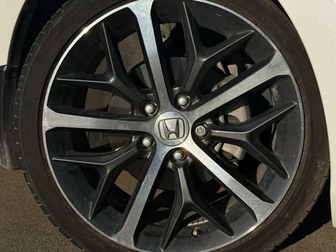 Used 2024 Honda Civic Touring image 9