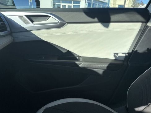 New 2025 Volkswagen Taos SE image 25