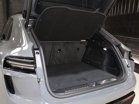 Used 2025 Porsche Macan Turbo Electric AWD/4WD image 91