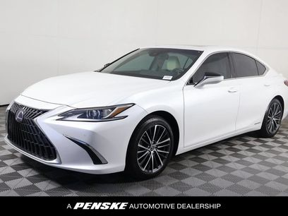 Used 2022 Lexus ES 300h w/ Premium Package