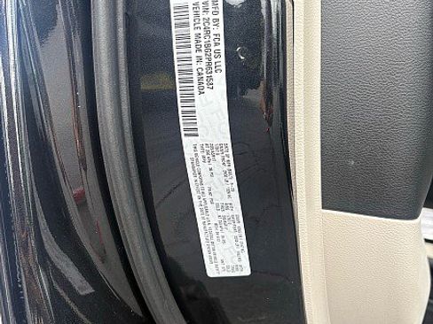 Used 2023 Chrysler Pacifica Touring-L FWD image 17