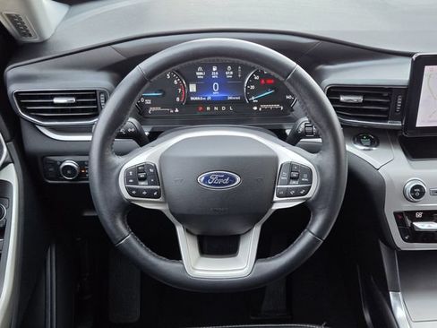 Used 2021 Ford Explorer XLT w/ Equipment Group 202A RWD image 24