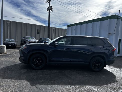 Used 2024 Toyota Grand Highlander Platinum image 2