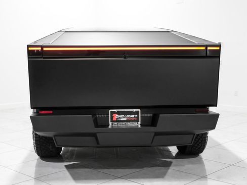 Used 2024 Tesla Cybertruck AWD Crew Cab image 10