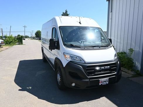 Used 2024 RAM ProMaster 2500 w/ Convenience Group FWD image 9