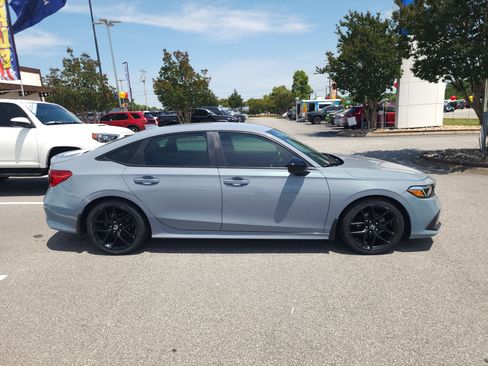 Used 2024 Honda Civic Sport image 3