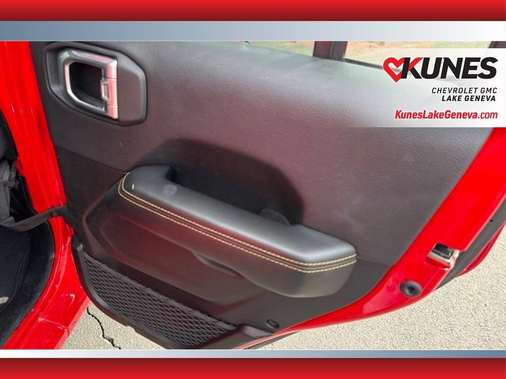 Used 2025 Jeep Wrangler Unlimited Sahara AWD/4WD image 20