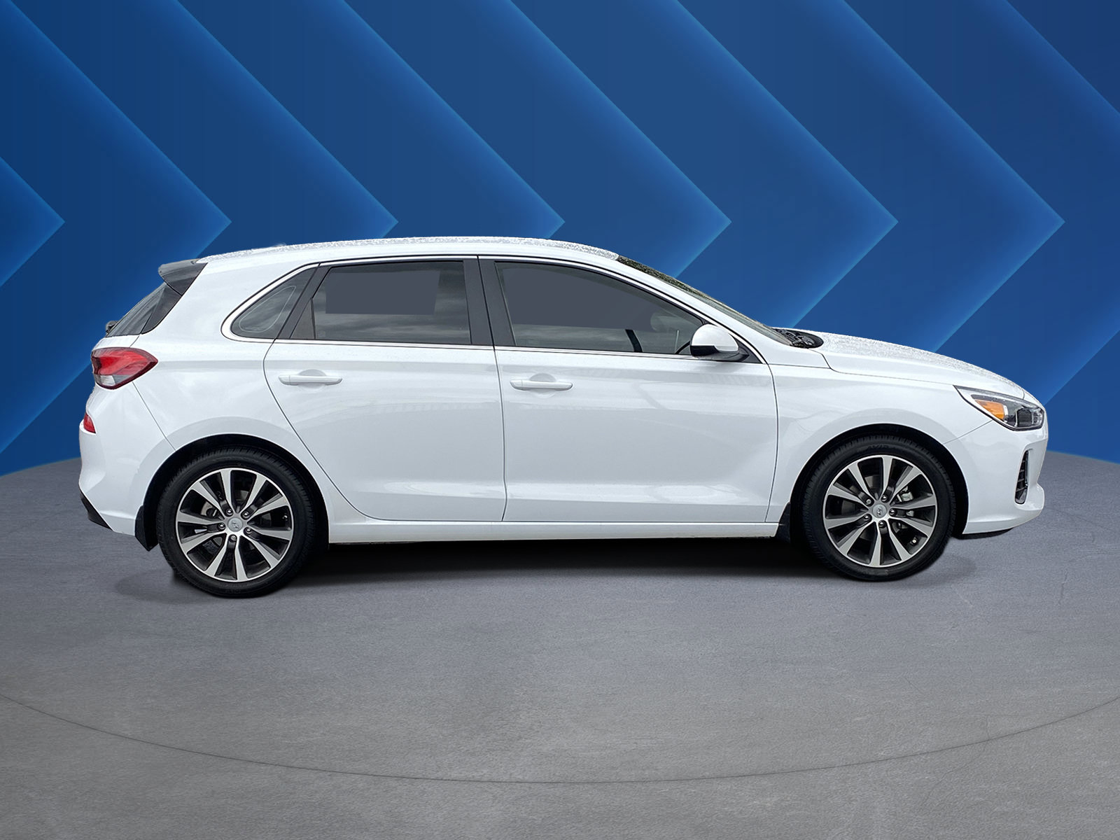 Used 2019 Hyundai Elantra GT FWD image 2