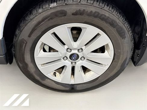Used 2019 Subaru Outback 2.5i Premium AWD/4WD image 31
