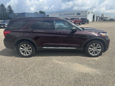 Used 2023 Ford Explorer XLT w/ Equipment Group 202A image 8
