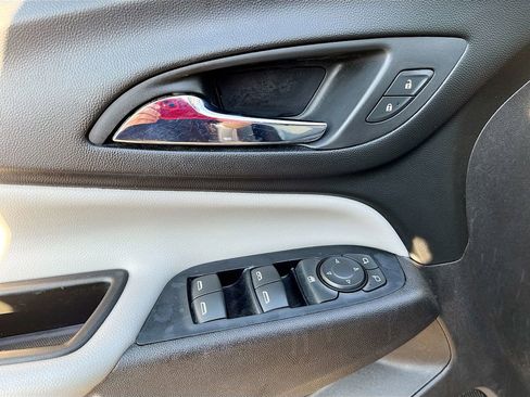 Used 2024 Chevrolet Equinox LS w/ LS Convenience Package image 17