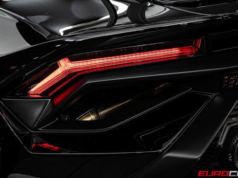 Used 2022 Lamborghini Huracan STO RWD image 23