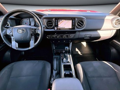 Used 2018 Toyota Tacoma TRD Off-Road image 8