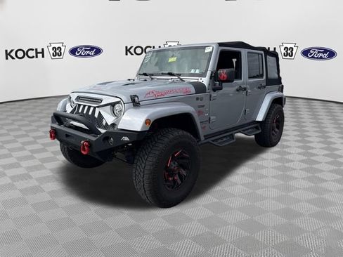 Used 2017 Jeep Wrangler Unlimited Sahara AWD/4WD image 3