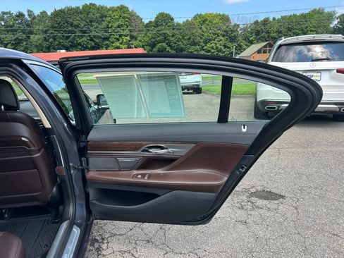 Used 2020 BMW 750i xDrive AWD/4WD image 21