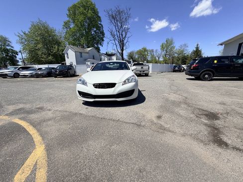 Used 2010 Hyundai Genesis 2.0T RWD image 3