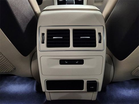 Used 2023 Jaguar F-PACE SVR image 31