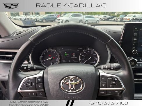 Used 2020 Toyota Highlander XLE AWD/4WD image 5