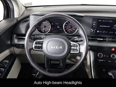 Used 2023 Kia Carnival LX FWD image 7