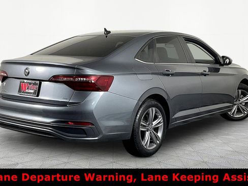 Used 2023 Volkswagen Jetta SE FWD image 6