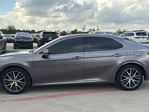 Used 2023 Toyota Camry XLE image 4