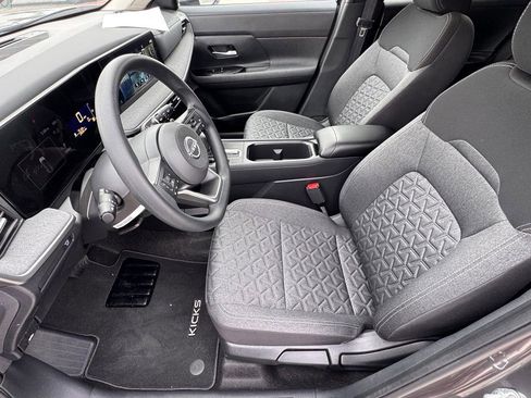 Certified 2025 Nissan Kicks SV w/ Illumination Package FWD image 11