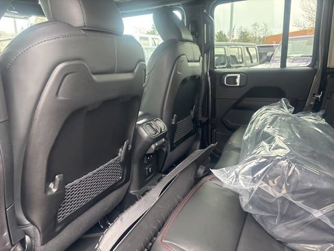 New 2026 Jeep Gladiator Rubicon w/ Technology Group AWD/4WD image 16