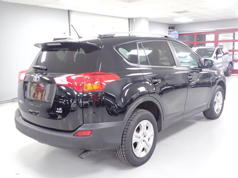 Used 2014 Toyota RAV4 LE image 2