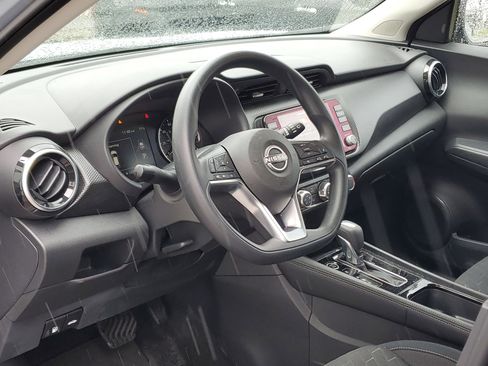 Used 2024 Nissan Kicks SV FWD image 11