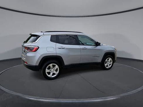 Used 2024 Jeep Compass Latitude AWD/4WD image 8