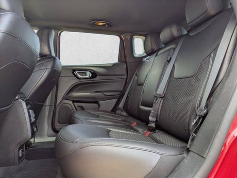 Used 2023 Jeep Compass Latitude AWD/4WD image 18