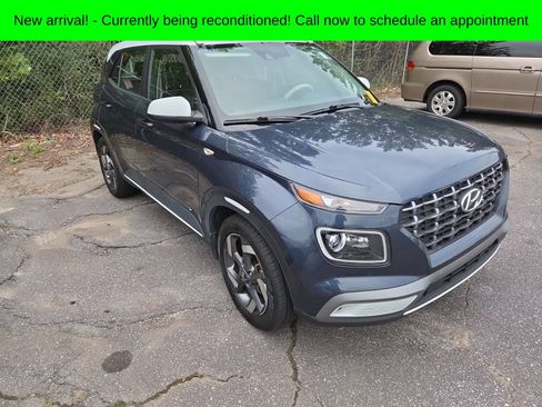 Used 2022 Hyundai Venue Limited FWD image 2