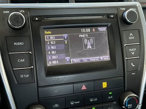 Used 2017 Toyota Camry SE image 15