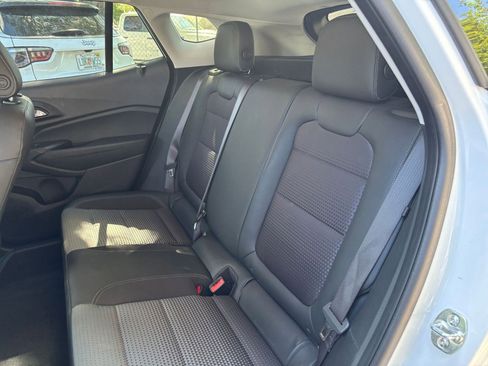 Used 2025 Chevrolet Trax LT image 37