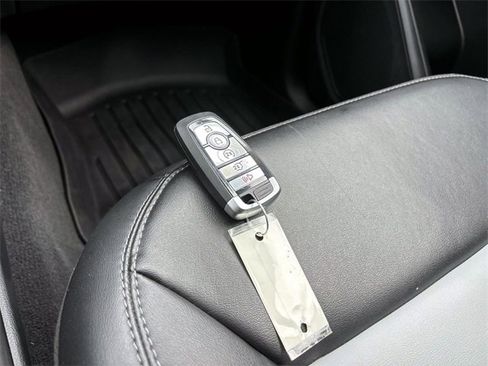 Used 2022 Ford Explorer XLT w/ Equipment Group 202A image 29