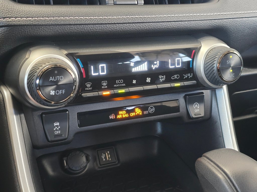 Used 2025 Toyota RAV4 XLE AWD/4WD image 27
