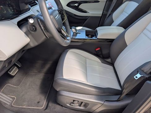 Certified 2025 Land Rover Range Rover Evoque Dynamic SE image 28