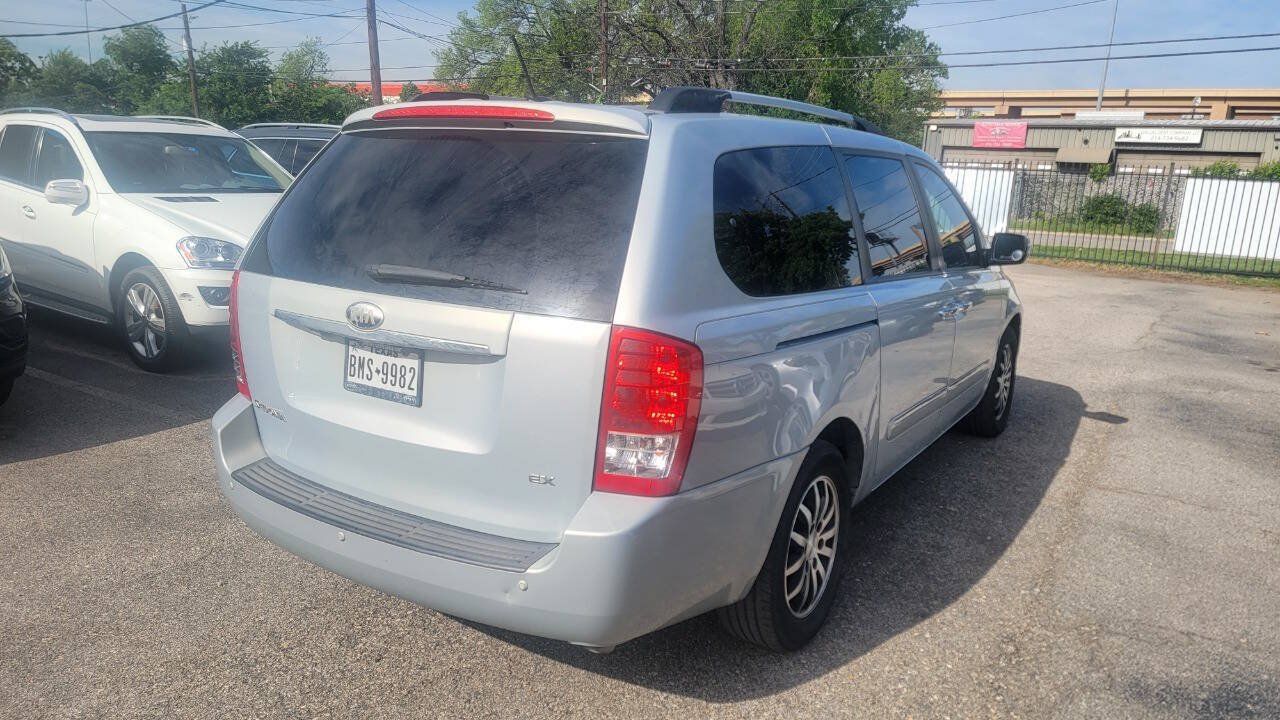 Used 2012 Kia Sedona EX w/ Luxury Pkg FWD image 4