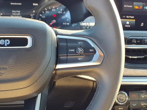 Used 2024 Jeep Compass Latitude image 18