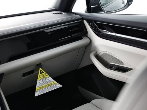 New 2026 Porsche Macan 4 Electric image 30