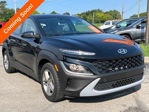 Used 2023 Hyundai Kona SE w/ Cargo Package FWD image 2