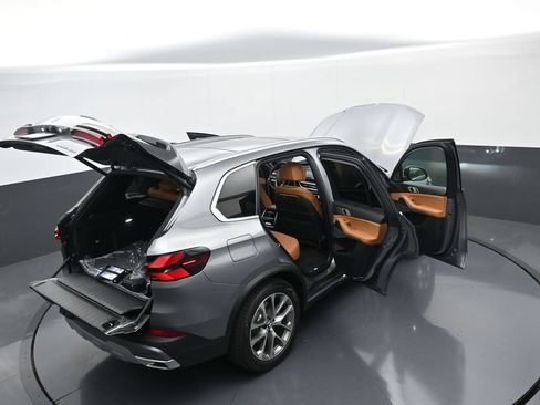 New 2026 BMW X5 xDrive40i w/ Climate Comfort Package AWD/4WD image 44