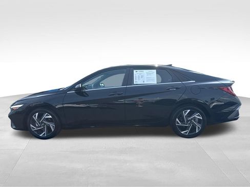 Used 2024 Hyundai Elantra SEL w/ Convenience Package FWD image 2