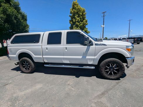 Used 2011 Ford F250 Lariat w/ Lariat Interior Pkg AWD/4WD image 2